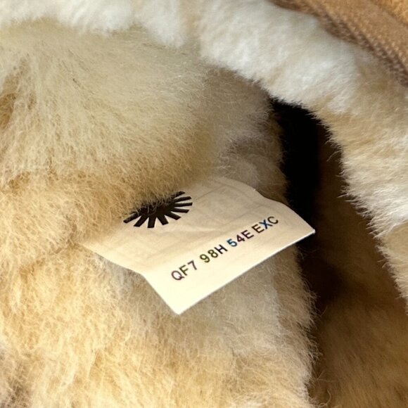 UGG Classic Mini II Genuine Shearling Lined Boot in Chestnut Suede Size US 10 - Picture 9 of 11